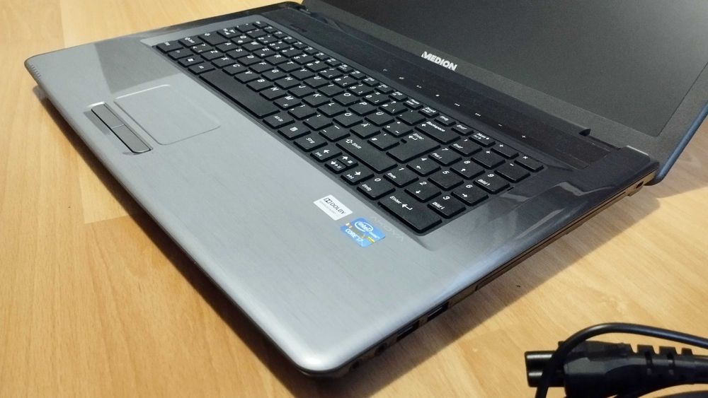 Medion 17,3 inch, Core I7, 8GB, SSD + HDD, HD Graphics, baterie 2 ore