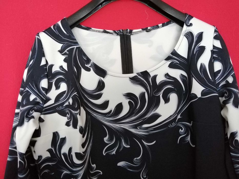 Красива елегантна дамска рокля.