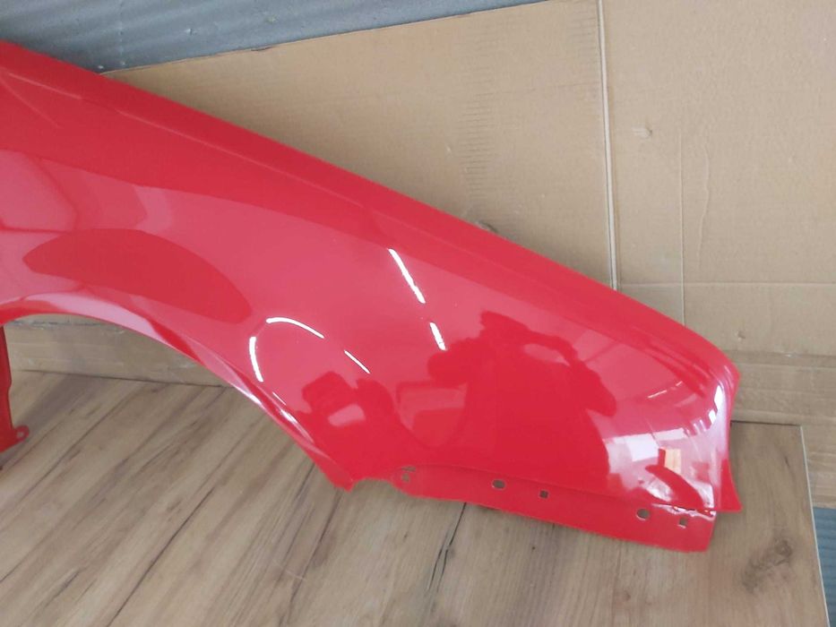 Aripa Fata Dreapta VW Golf 4/IV 1998-2004 (LP3G (Rosu))