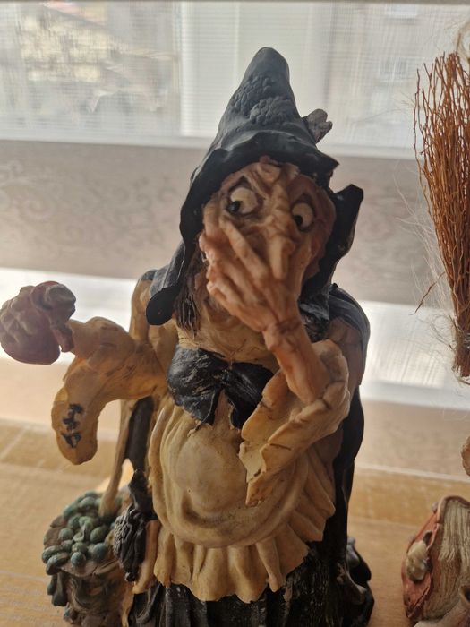 Две Баби Яги за интериор