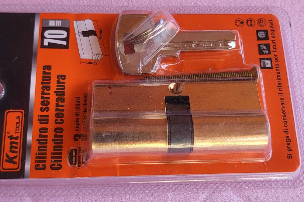 Cilindru  butuc  usa cu 3 chei nou