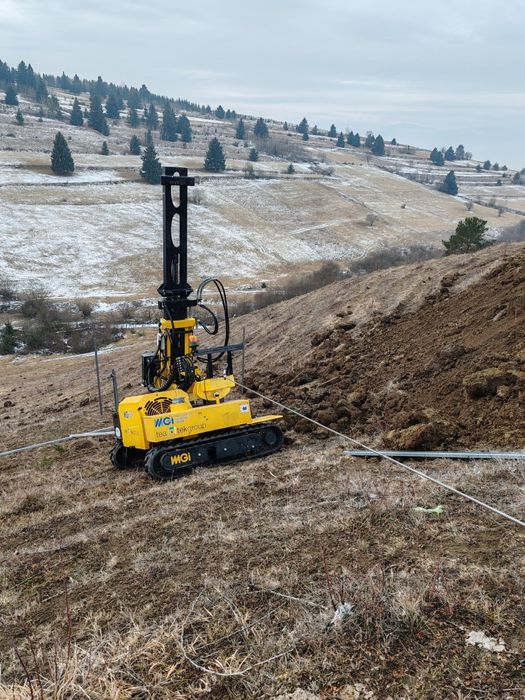 Inchiriere utilaj de batut stalpi parcuri fotovoltaice