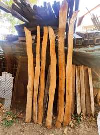 Дървен материал - разбичени от цял труп дъски от стара сграда
