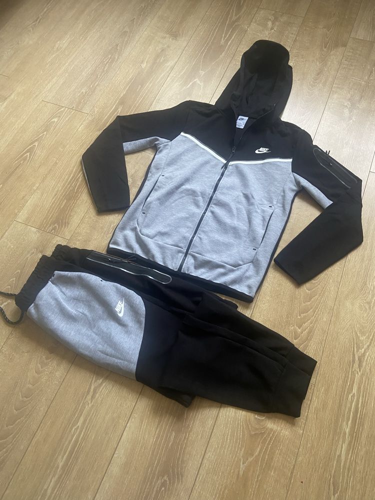 Trening Tech Fleece Nike marimea S,M,L,XL,XXL