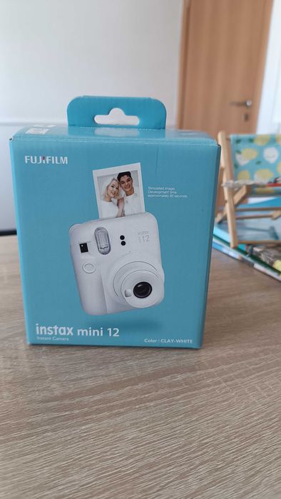 Фотокамера моментальной печати Fujifilm instax mini 12 белая
