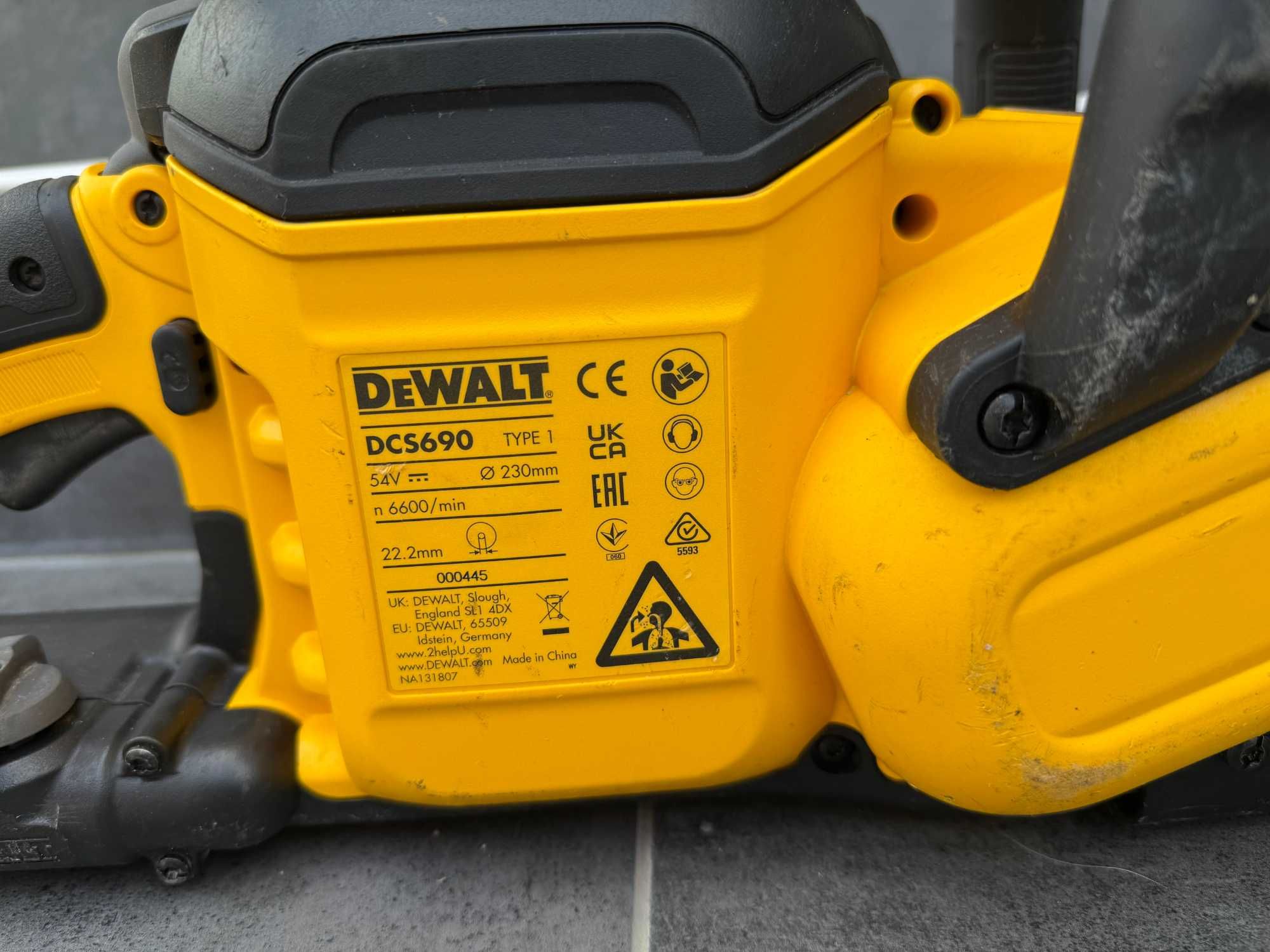 Фугорез Dewalt DCS690