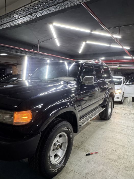 Toyota Land cruiser 80 propanda yuradi