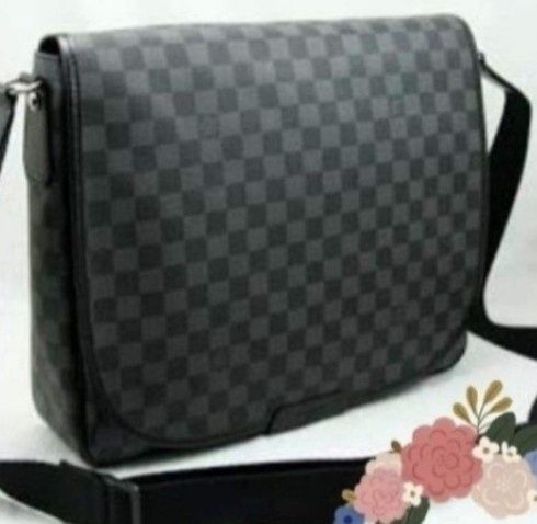 Geanta crossbody unisex Louis Vuitton, super model,saculet