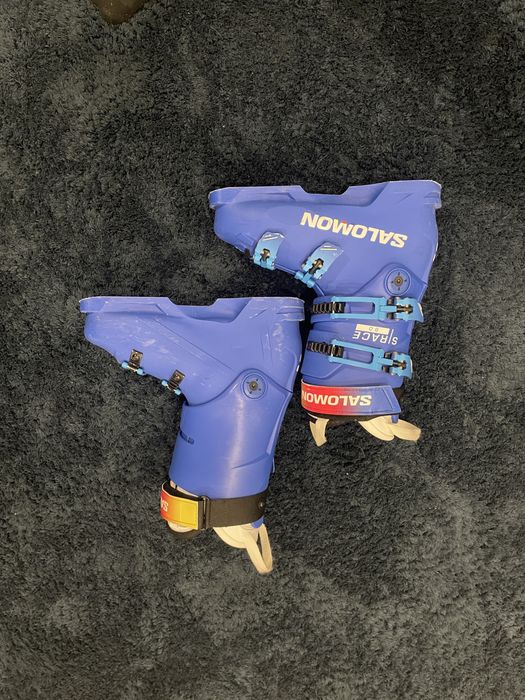 Ски обувки.