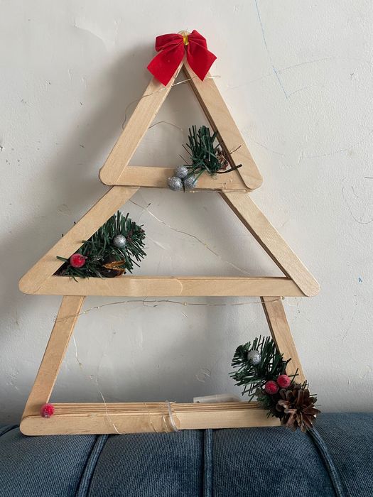 Коледни декорации и подаръци