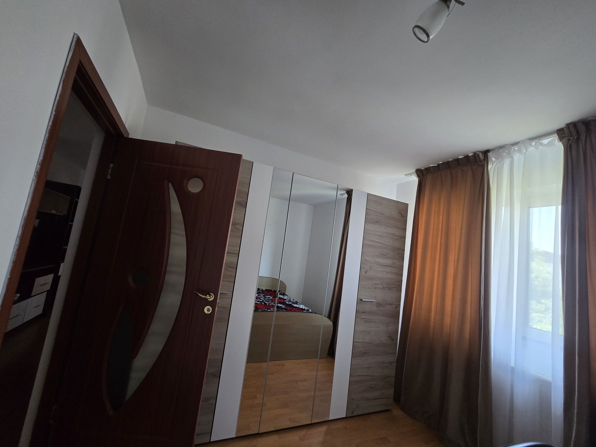 Inchiriez apartament 2 camere
