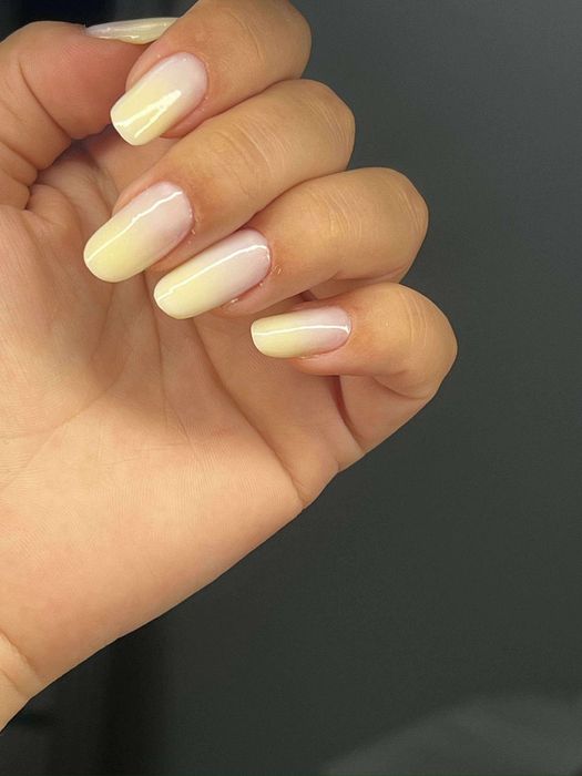 Unghii gel și ojă  semipermanentă