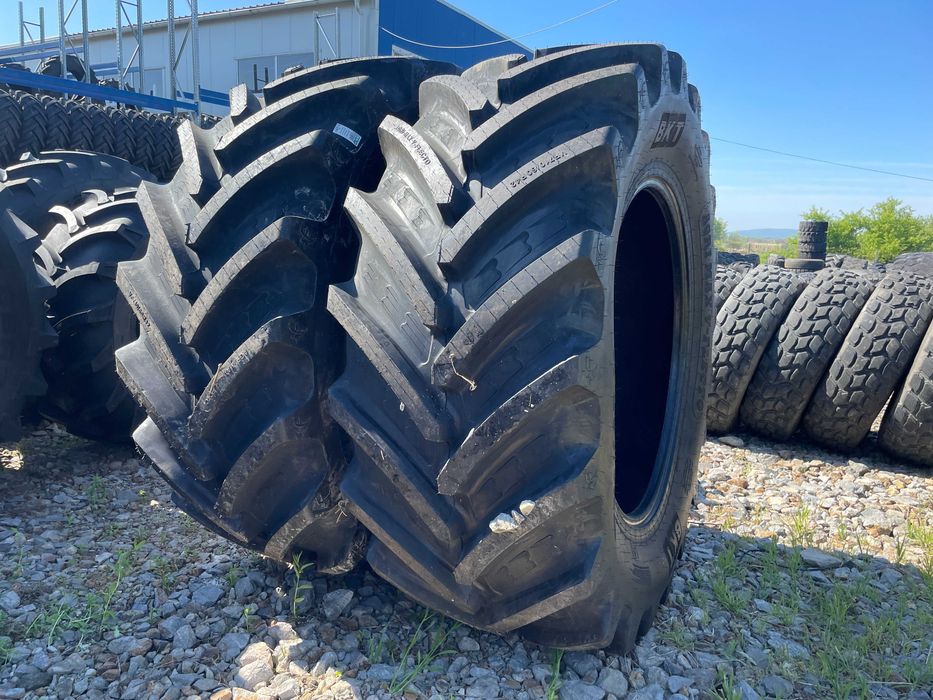 Anvelope agricole de tractor spate 4x4 710/60R42 New Holland TM FENDT