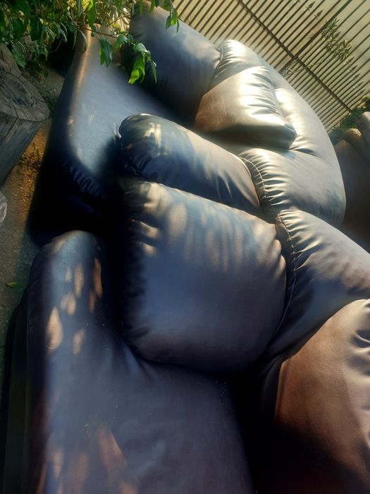 Vând urgent canapea și fotolii piele