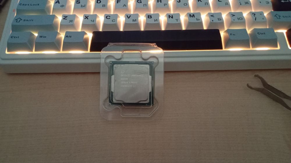 продам процессор Intel Pentium g5400