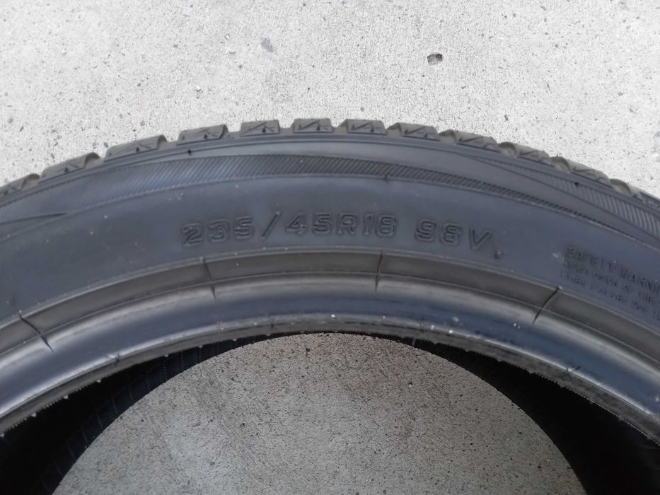 Doua anvelope iarna 235 45 18 falken eurowinter HS01 profil 8 mm