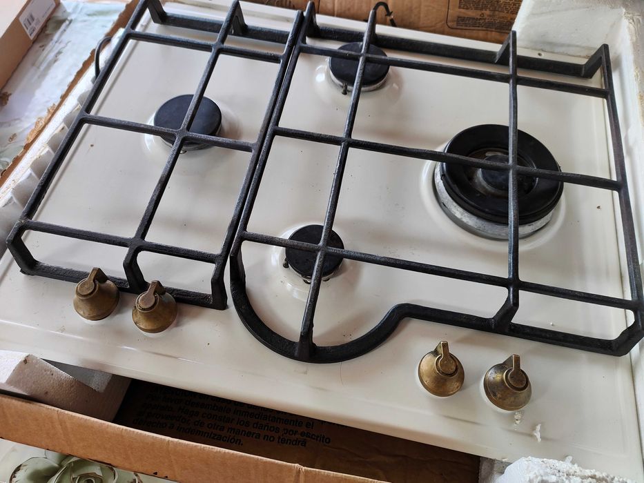 Газовая варочная панель в идеальном состоянии