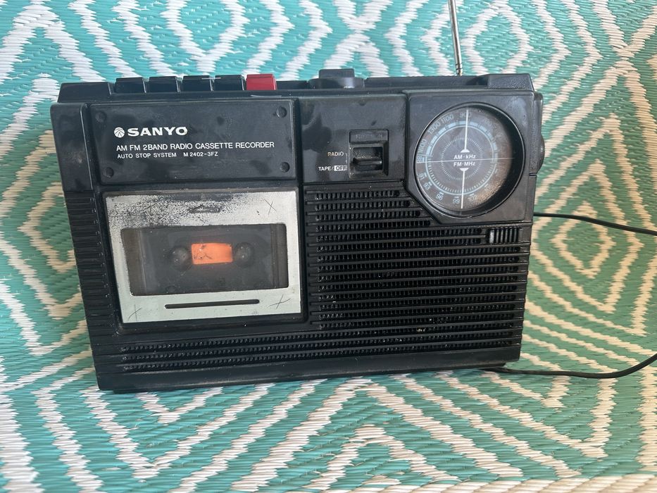 Casetofon*radio casetofon*caseta*Am/Fm Sanyo 2402