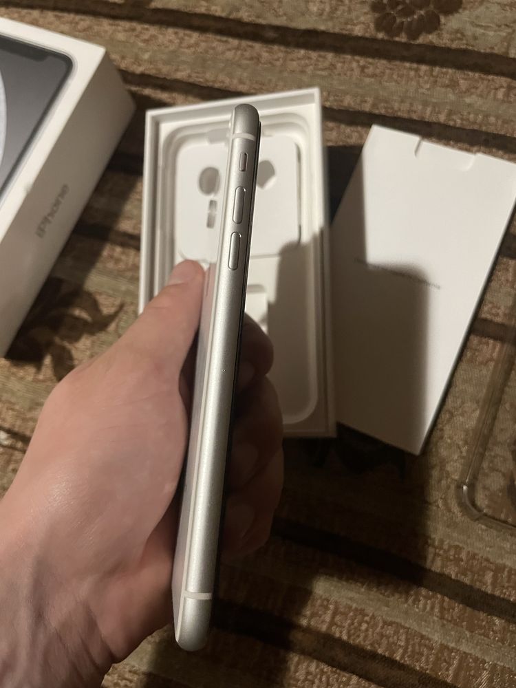 iPhone XR 64gb white (белый)