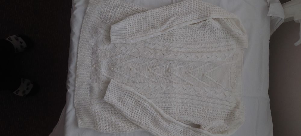 Свитер женский белый