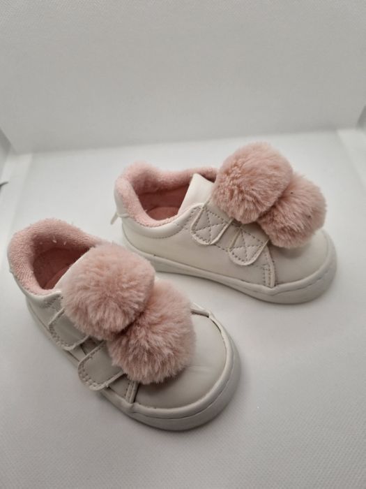 Pantofi ,adidasi fetite
