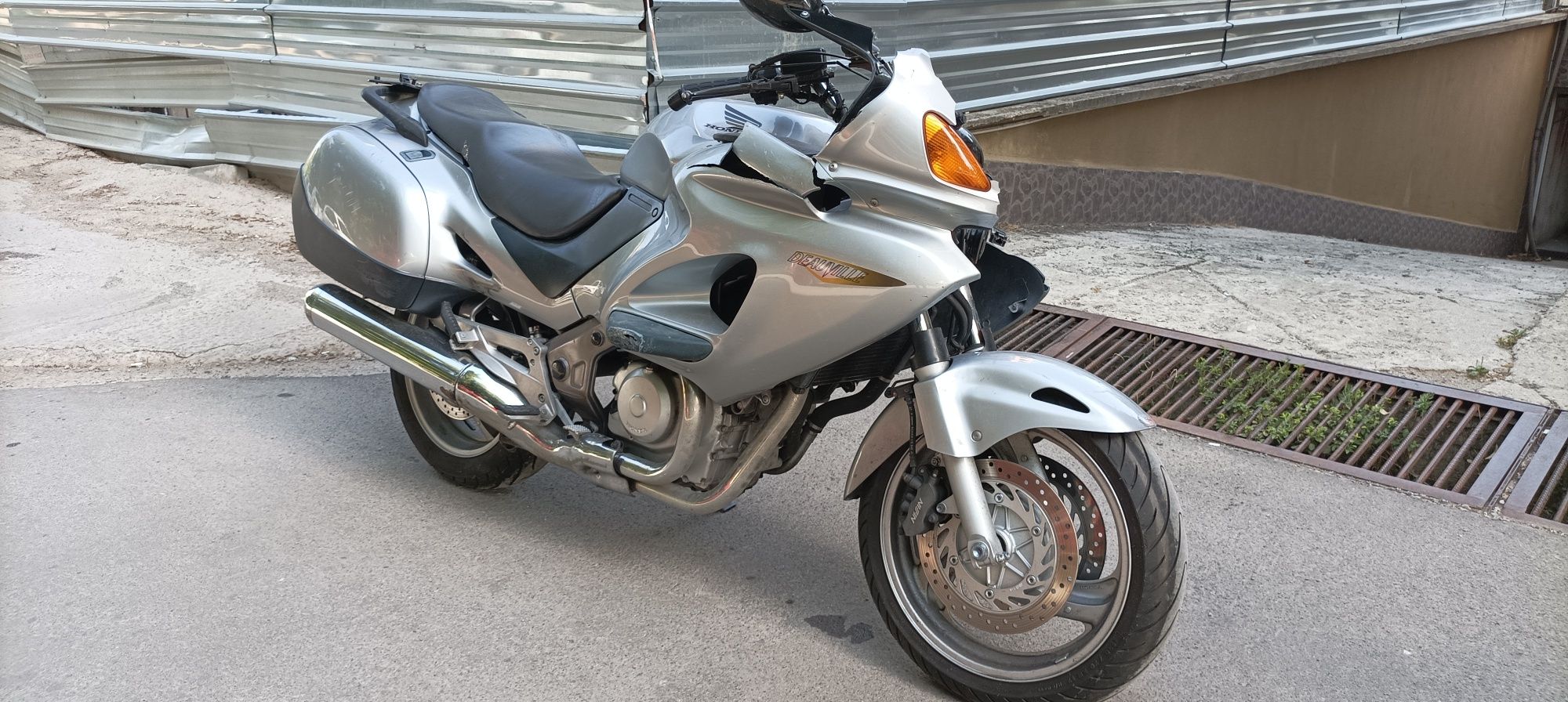 Honda deauville 650