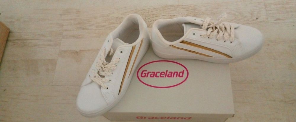 Дамски маратонки Venice и Graceland.