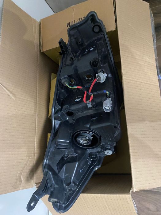 Оригинален Ляв фар Toyota Yaris - Много добро състояние