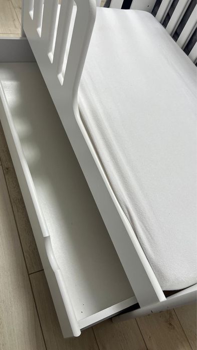 Patut din lemn cu saltea din cocos Ideal Bebe