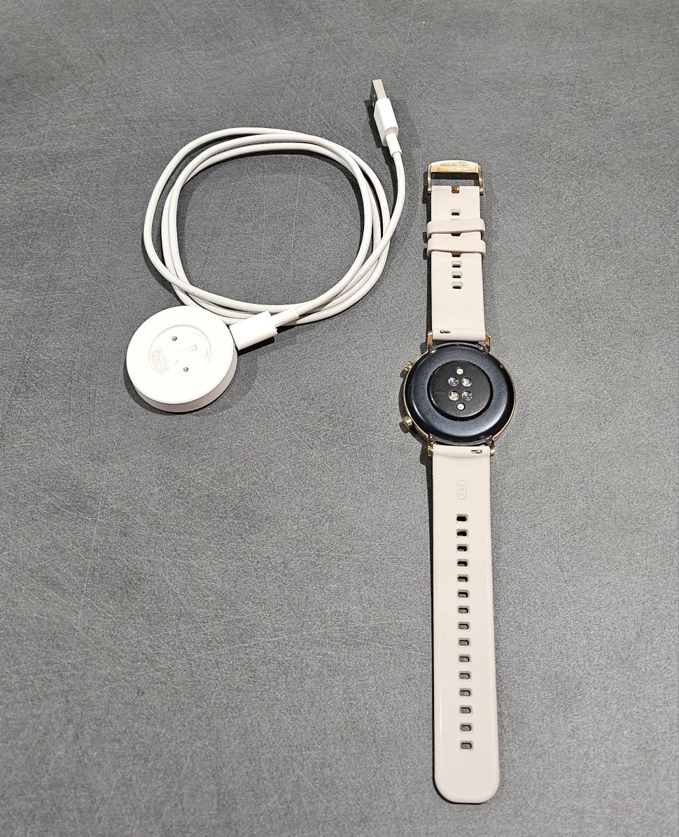 Huawei watch gt 2 elegant
С оригиналната каишка