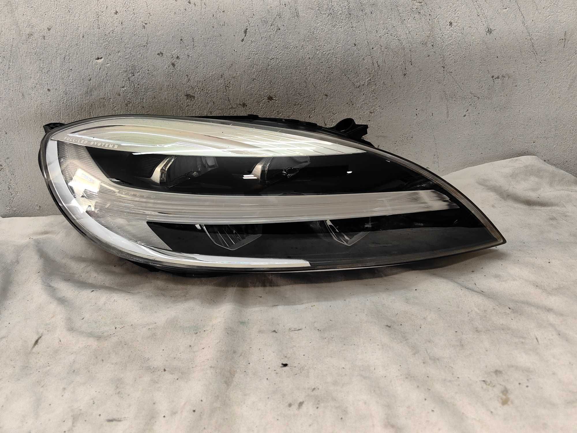 Оригинален фар Волво В40  Volvo V40  Full Led