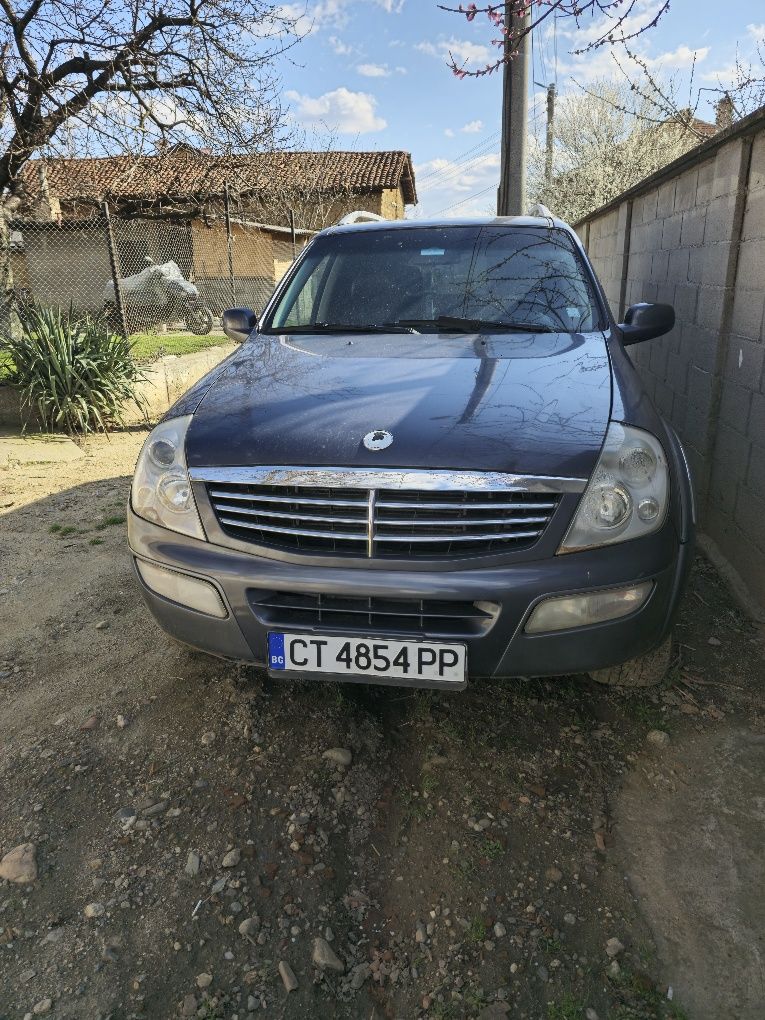 Продавам джип rexton 2.7xdi