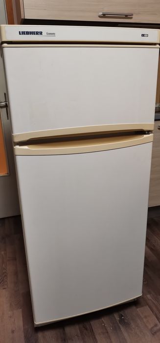 Хладилник LIEBHERR с горна камера