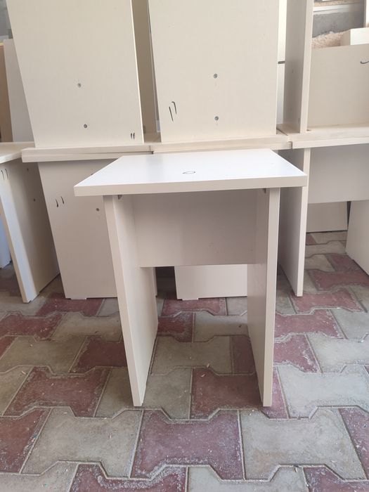 Табуретки белые -ваниль