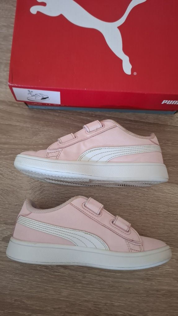 Продавам детски кецове на Puma