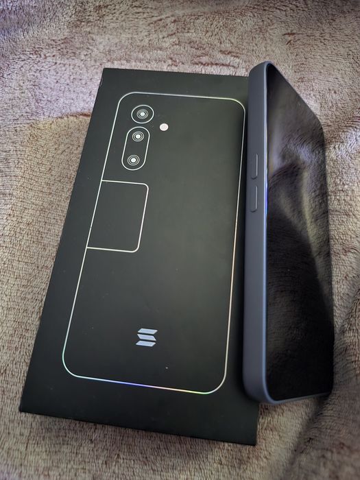 Продавам 2х Solana Seeker phone