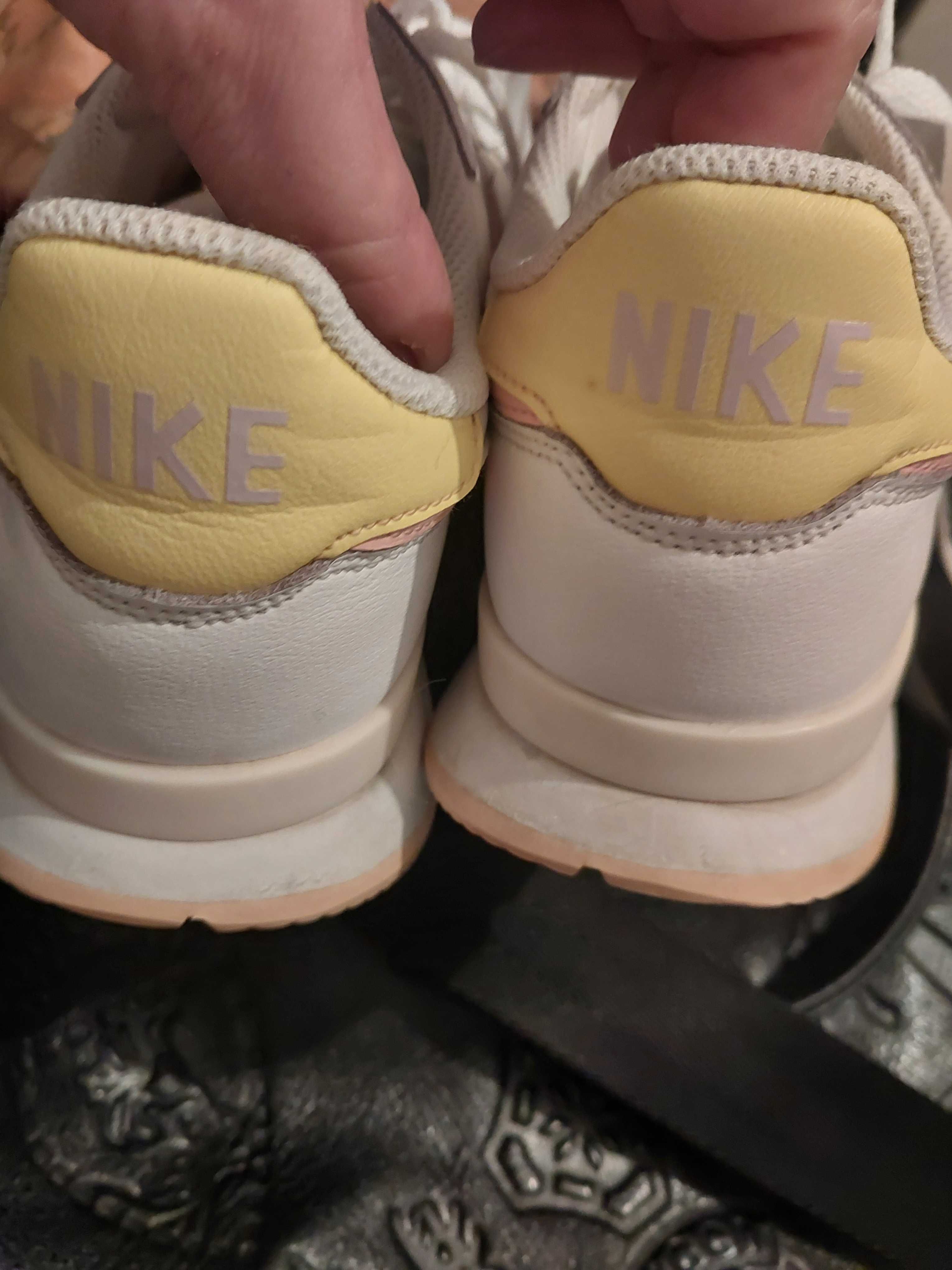 Nike Original Size 40.5  Дамски маратонки