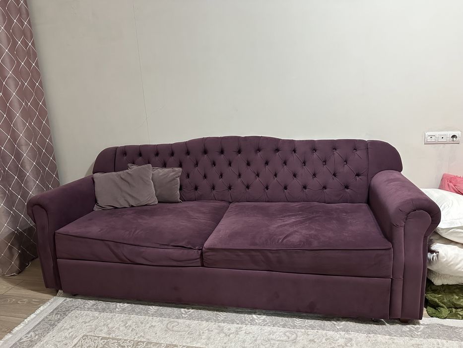 Диван фиолетовый
