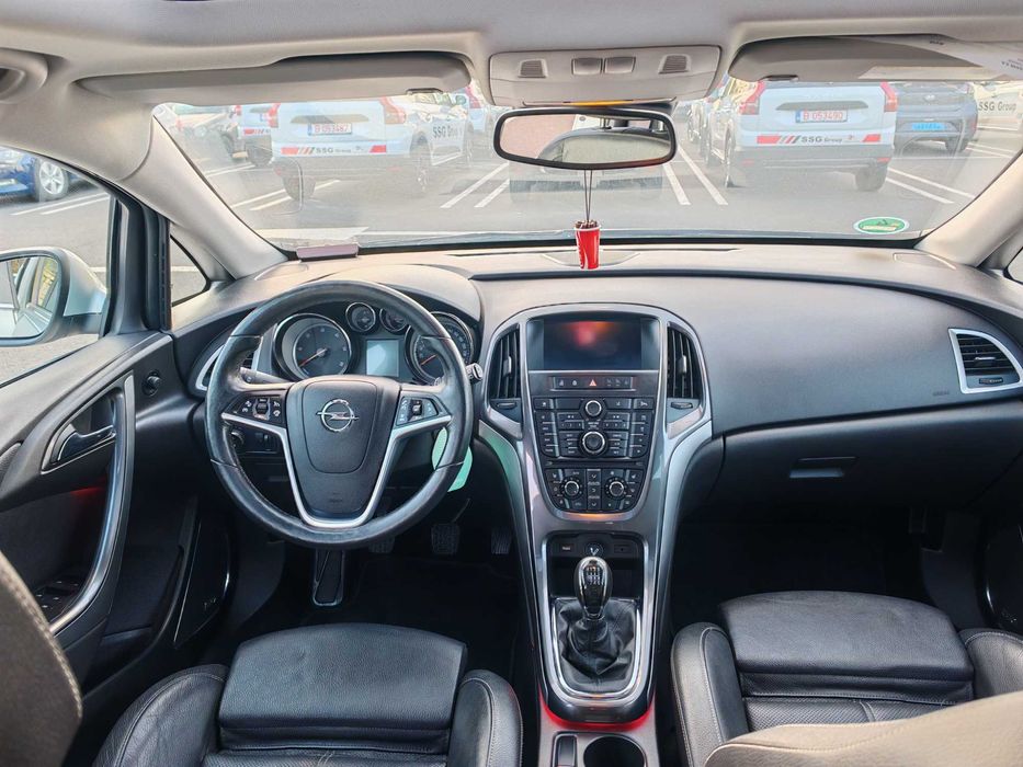 Opel Astra J Hatchback facelift