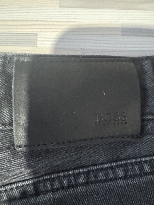 Мъжки дънки на hugo boss размер S