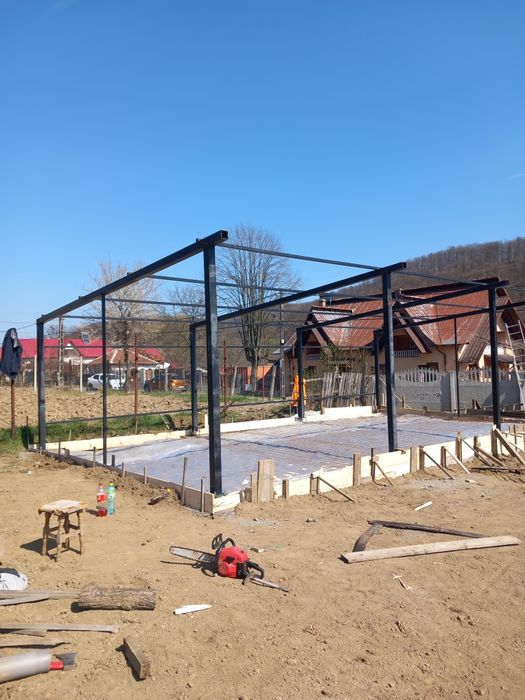 Vand hale metalice avem pe stoc asiguram transport si montaj rog serio