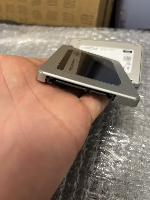 Memorie stocare SSD Sata III 1TB Crucial upgrade laptop calculator