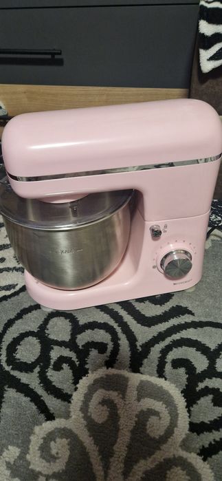 Планетарен миксер Silvercrest SKM600B6. 
Мощност: 600W.
Вместим