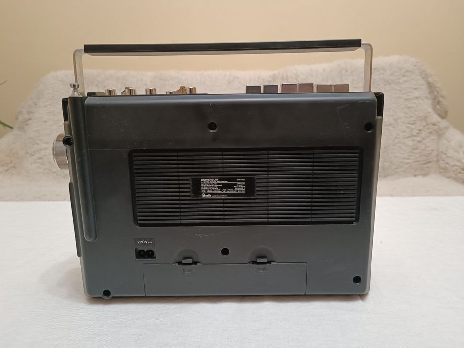 Касетофон Universum