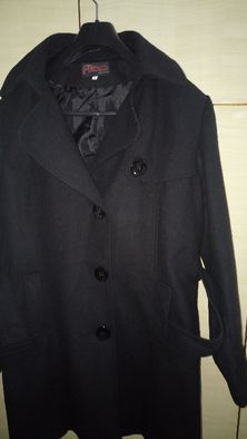 Черно палто, удобно, добре стои и добър плат, ново, р-р 48-50