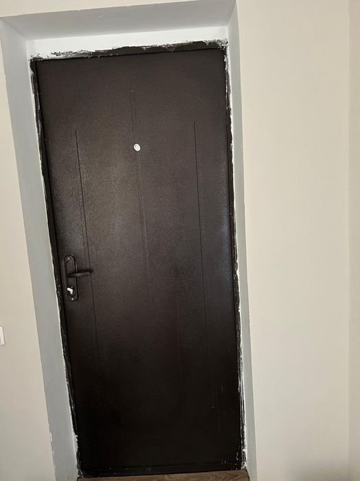 Дверь входная в хорошем состоянии