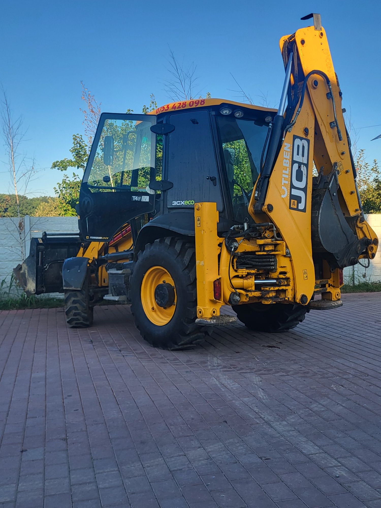 Buldoexcavator De Închiriat