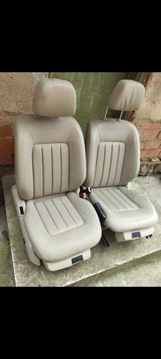 Два салона на Mercedes CLS W218 Перфектни