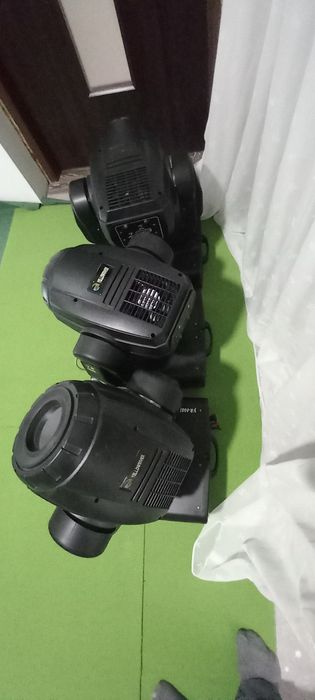 Roboți  de lumina/moving head  beam 580w