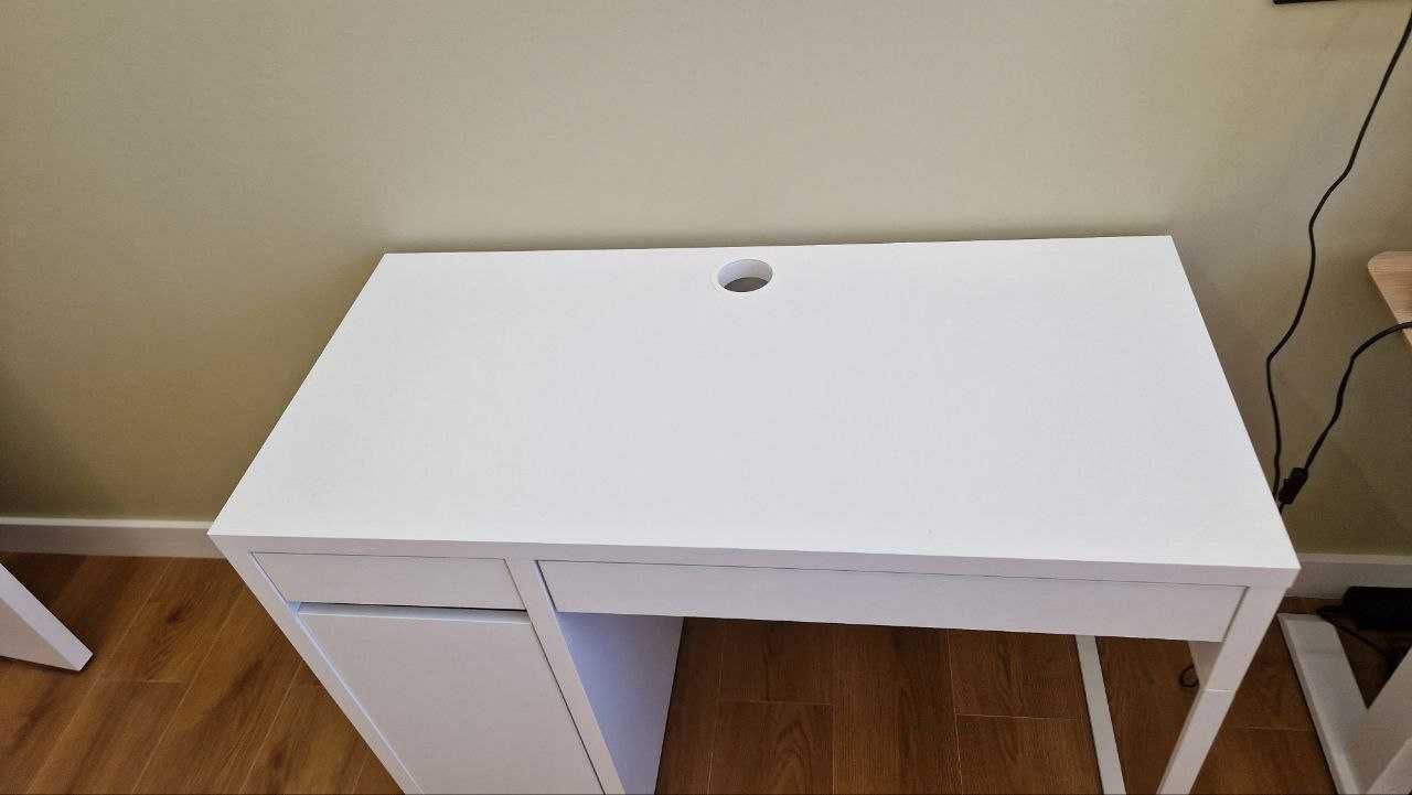 Продам белый стол рабочий IKEA